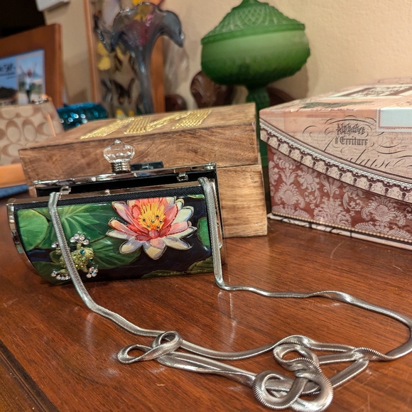 Debbie Brooks New York Swarovski Crystal Frog and Lily clutch - Picture 10 of 14